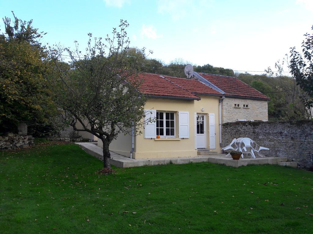 Gite Le Verger Commes Exterior photo